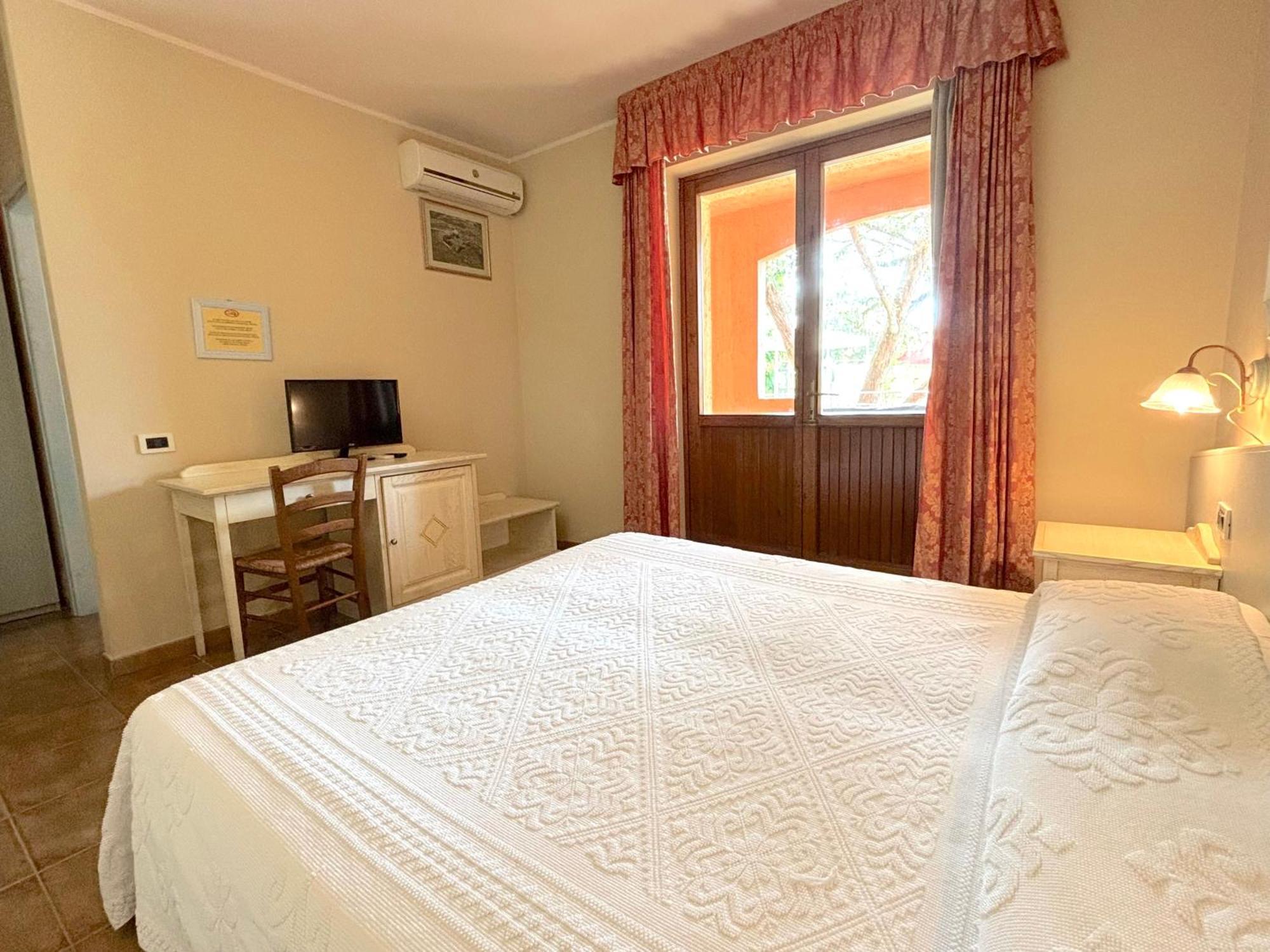 Hotel I Ginepri Quartucciu Bagian luar foto