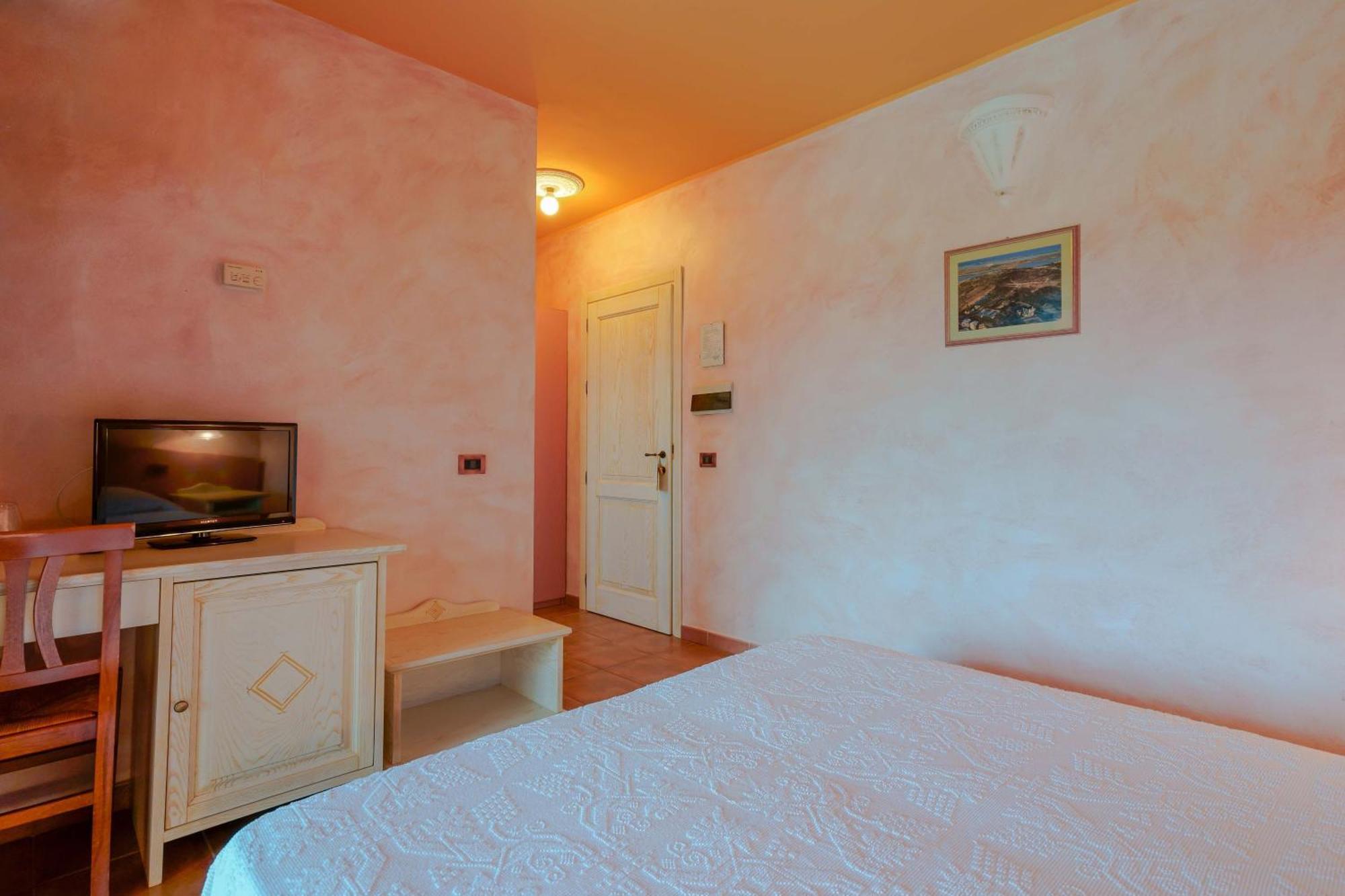 Hotel I Ginepri Quartucciu Bagian luar foto